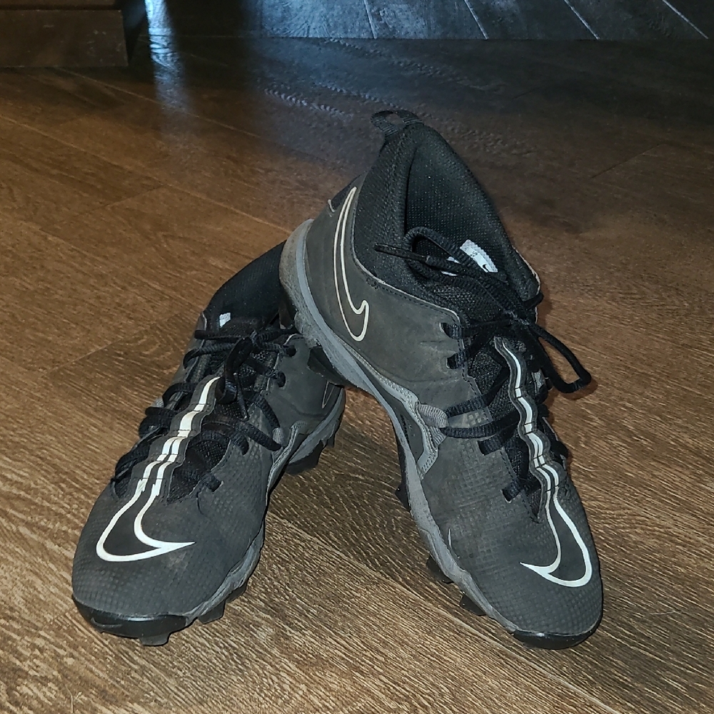 Nike Black and White Men's Athletic Shoes